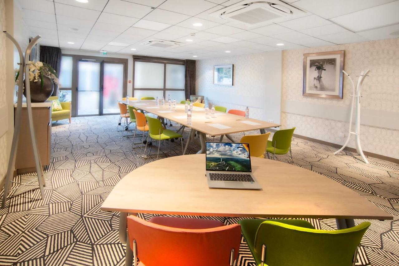 Hotel ibis Styles Clermont-Ferrand Aéroport Esterno foto
